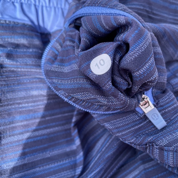 Lululemon We Are From Space Cadet Blue Stripe Lullaby Tracker Short II 2-way 10 - Picture 4 of 5